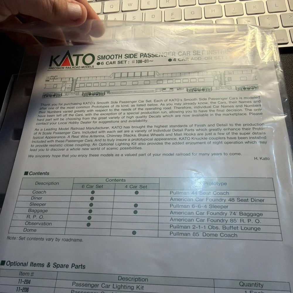 Kato 106-029 N Scale Southern Pacific Daylight Smooth Side 4-Car Passenger Set